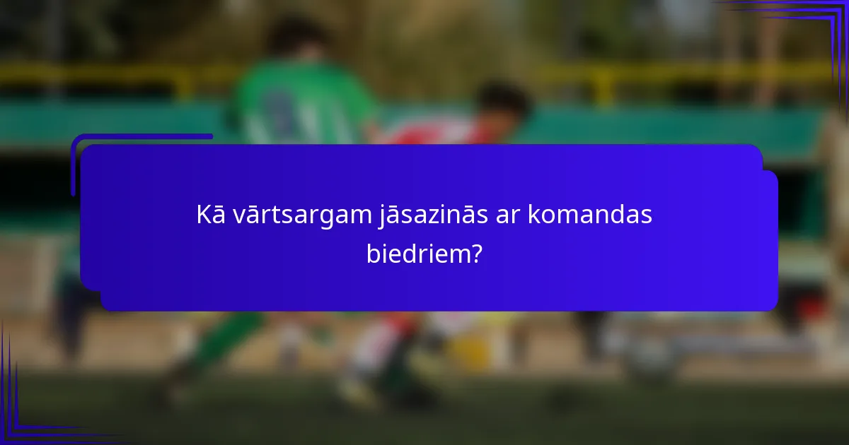 Kā vārtsargam jāsazinās ar komandas biedriem?